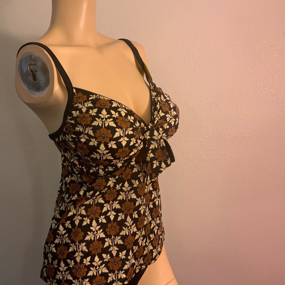 It Figures women’s plus size swimsuit Tankini top built n bra NWT 14W-18W - Picture 1 of 4